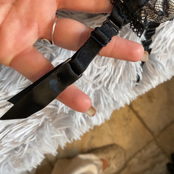 VS sexy intimate wear with thigh high snaps - Picture 3 of 6